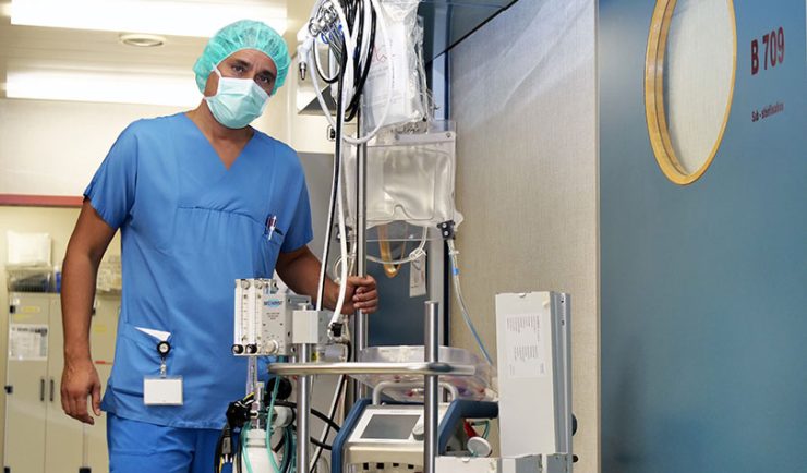 ECMO - Dr Garcia Martinez, médecin adjoint au Service de médecine intensive de l’hôpital de Sion