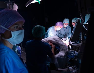 Première suisse et européenne à l’Hôpital du Valais : un bébé est né après transposition utérine